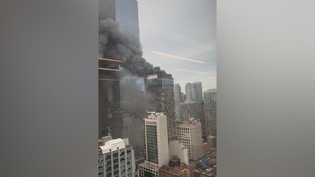 Se incendia un rascacielos en Nueva York