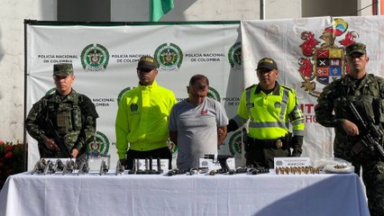 En Antioquia detuvieron a un hombre que llevaba todo un arsenal del Clan del Golfo