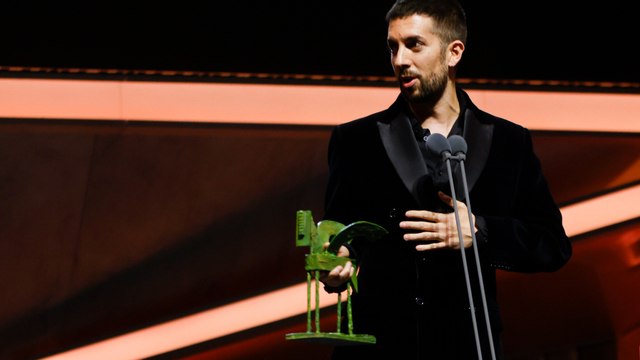 Broncano defiende los servicios públicos al recoger el Premio Ondas