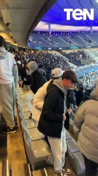 انسحاب الجماهير بعد اشتباكات بين المشجعين الفرنسيين والإسرائيليين في مباراة فرنسا وإسرائيل