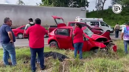 Muere directora de telesecundaria tras cruento choque en Sayula; hay más profesores heridos