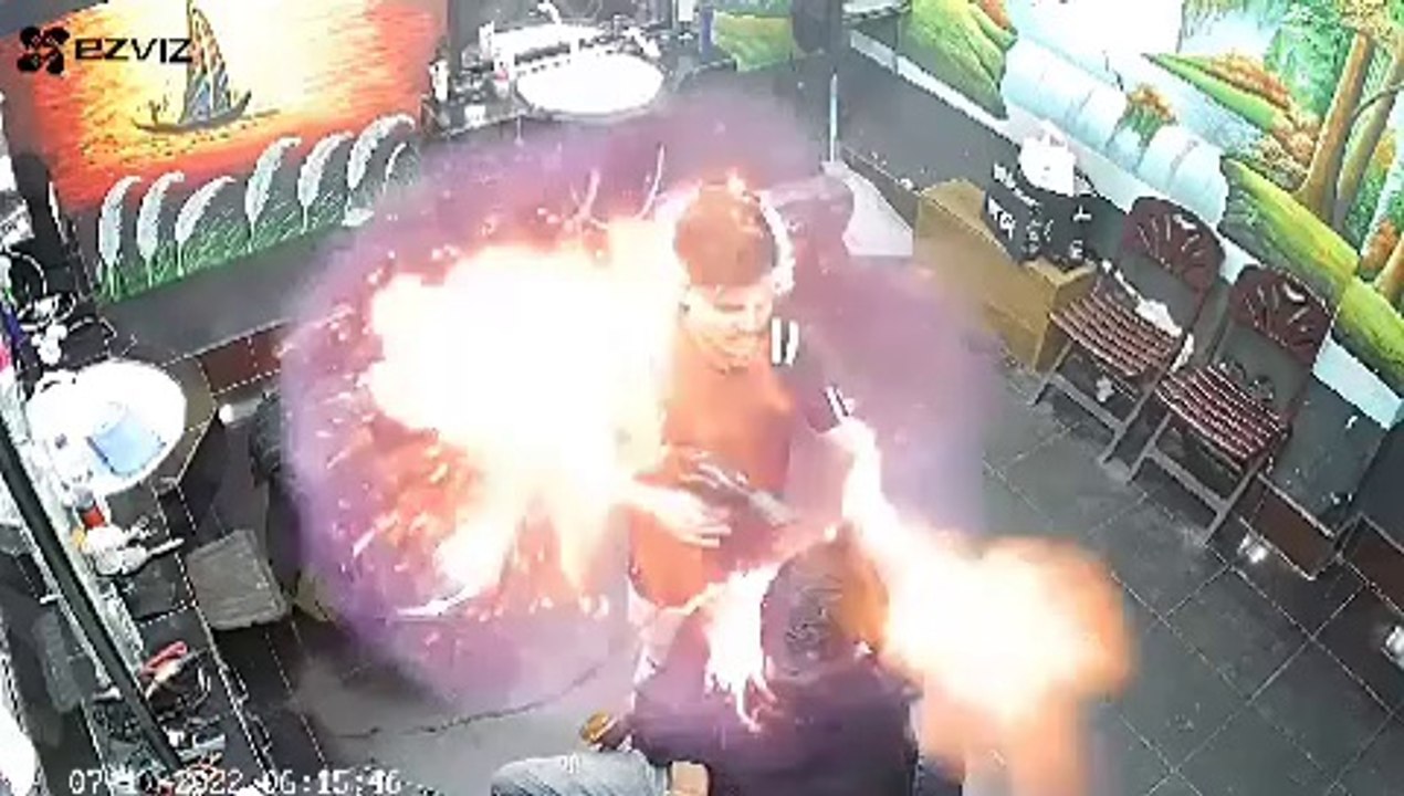 SALOON ME BLAST_HAR TARAF AAG HI AAG_KHATARNAK FIRE BLAST VIDEO SALOON