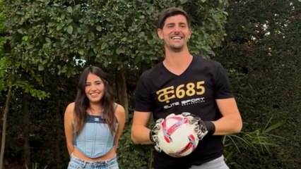 Mercedes Roa y Thibaut Courtois hacen divertido challenge de redes sociales
