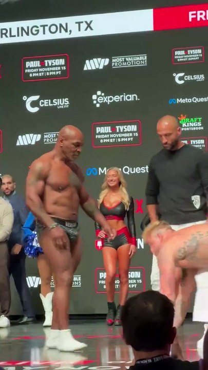 Tarihi boks maçı öncesi Mike Tyson'dan Jake Paul'a tokat!