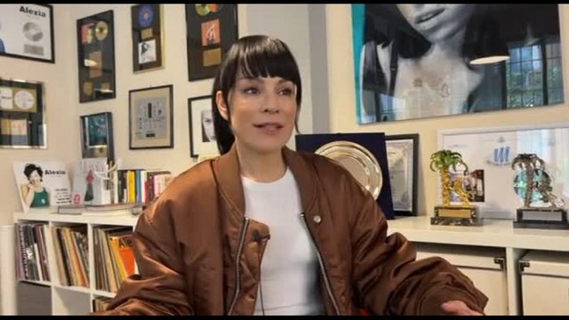 Il travolgente pop anni '90 di Alexia in I feel feelings