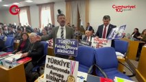 Hazine ve Maliye Bakanı Mehmet Şimşek'e bütçe görüşmelerinde protesto