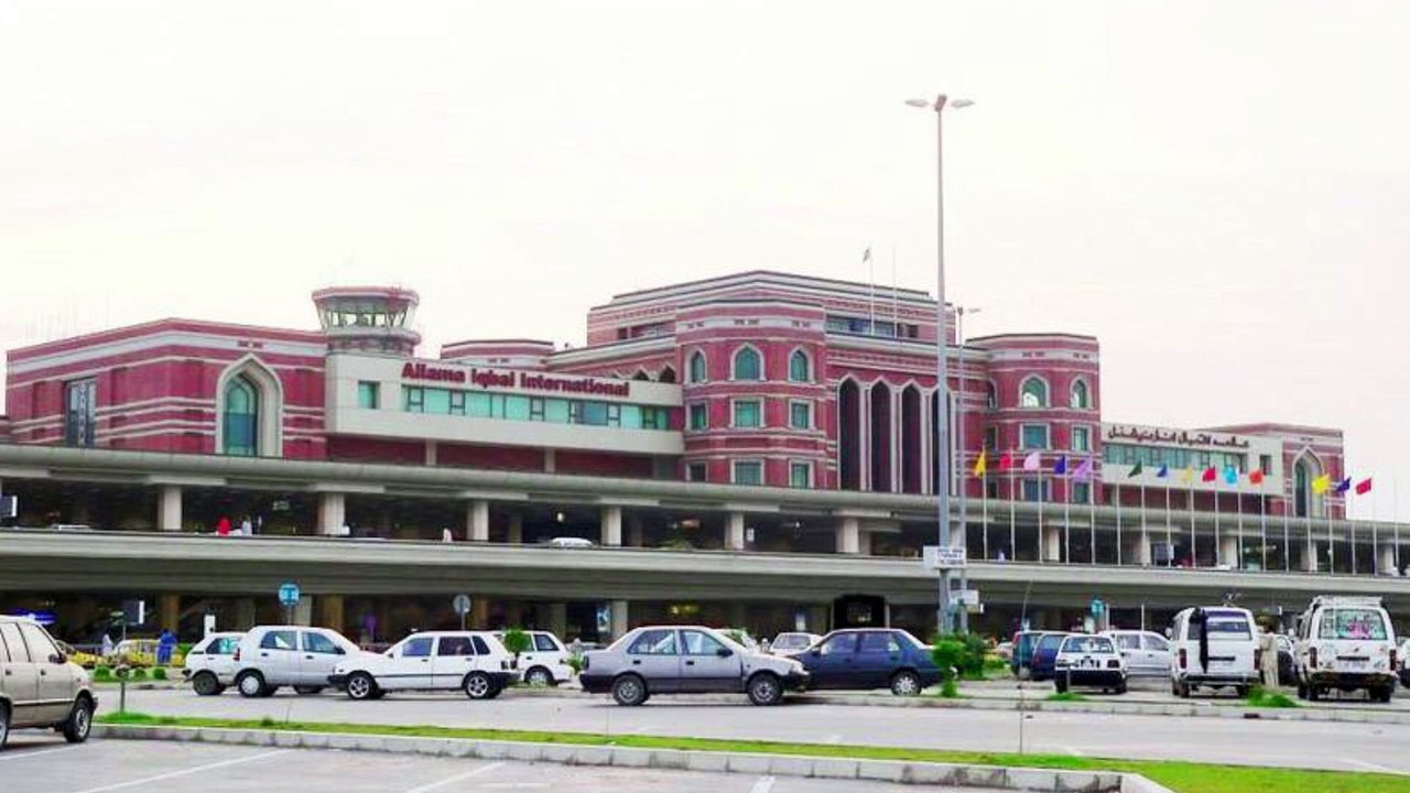 Flight operations in Punjab severely affected by fog, 11 flights canceled and many delayed