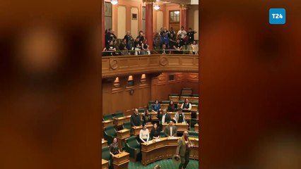 Yeni Zelanda Parlamentosu’nda ’haka’lı protesto