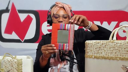 نرجس ڨنيش حرفية ابتكرت من سعف النخيل حقائب عصرية