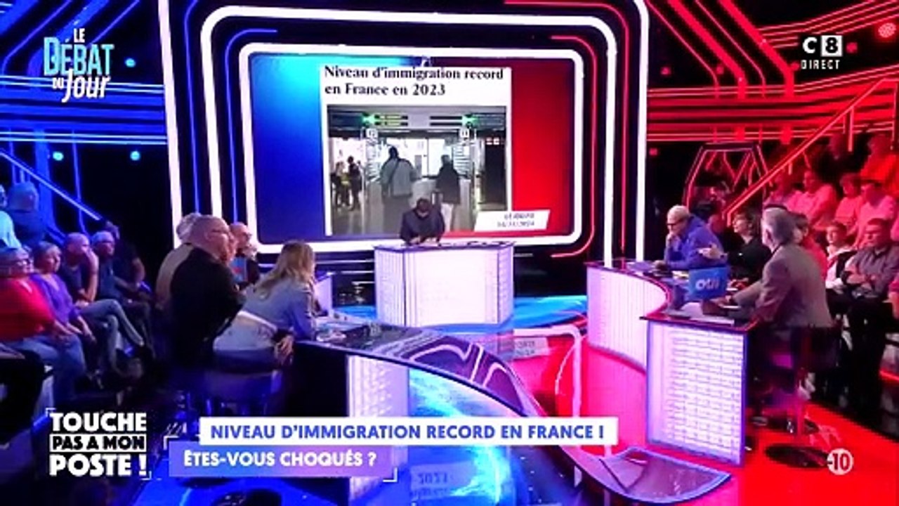 Voici comment le chroniqueur de gauche Thomas Guénolé a piégé hier soir Cyril Hanouna et les équipes de "Touche pas à mon poste" en affichant en direct pendant toute l'émission son soutien aux Palestiniens avant le match France/Israël