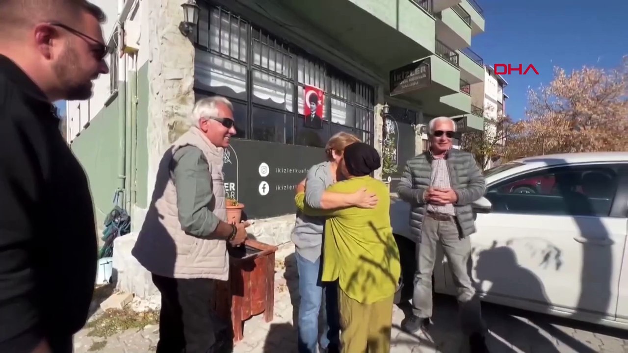 Emine öğretmen, korkarak gelip ağlayarak ayrıldığı köye 49 yıl sonra geri döndü