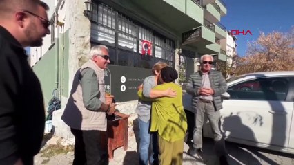 Emine öğretmen, korkarak gelip ağlayarak ayrıldığı köye 49 yıl sonra geri döndü