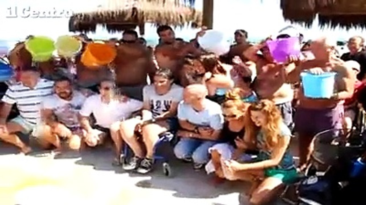 Ice Bucket a Montesilvano, sulla spiaggia di via Dante la maxi doccia gelata