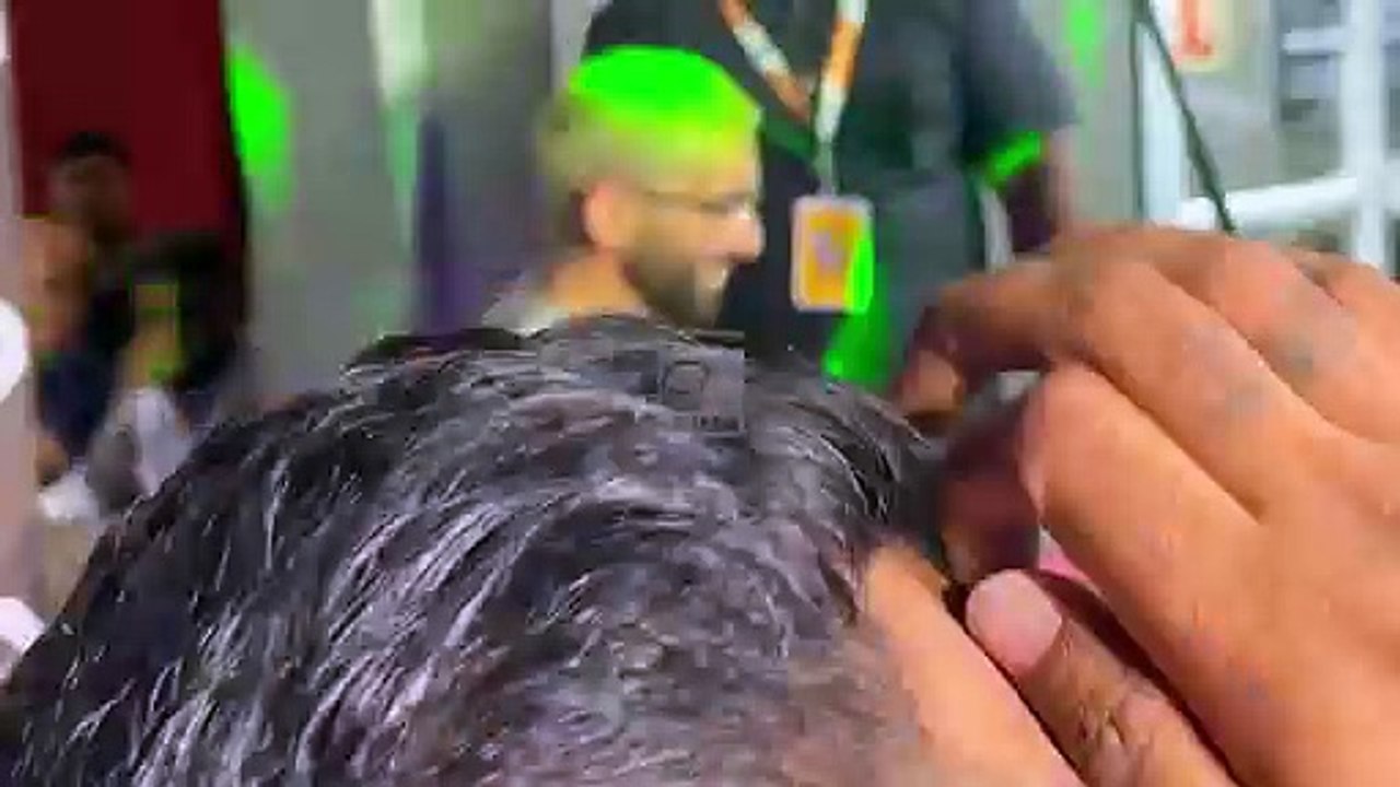 Orry's New Quirky T-Shirt Features His Facial Expressions | Poses With Sonam & Harshvardhan Kapoor