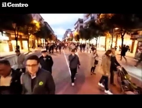 Pescara, centinaia in corteo per salvare corso Vittorio pedonale