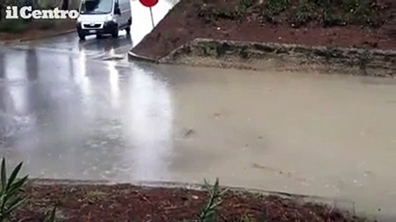 Maltempo, svincolo Fater allagato al raccordo Chieti-Pescara