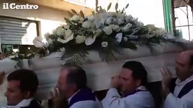 Centinaia di fedeli e preti a Orsogna per l'ultimo saluto a Don Danilo