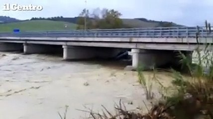 Maltempo in Abruzzo, ecco la piena del fiume Tordino
