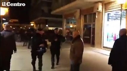 Pescara, in centinaia al Circus per contestare Renzi