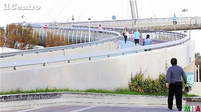 Pescara, su e gi? dal Ponte del mare: un time-lapse inedito