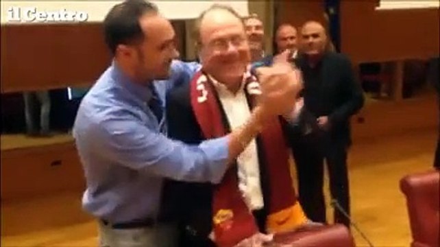 Verdone a Chieti ospite della d'Annunzio, selfie con gli studenti