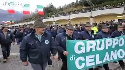 Isola, la grande sfilata degli alpini