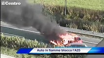 Scontro fra tre auto sull?A25 a Manoppello, macchina in fiamme