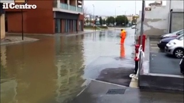 Maltempo, strade allagate a Pescara