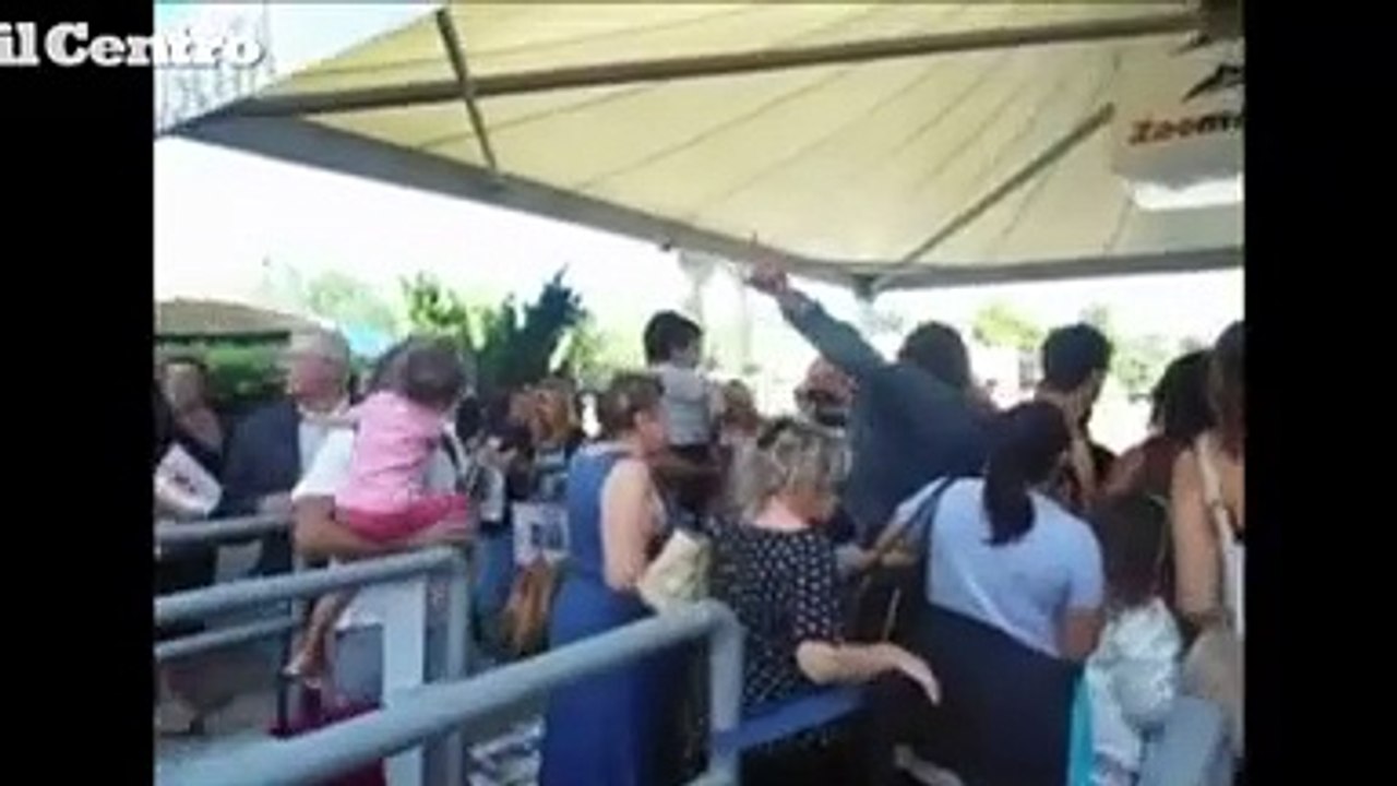 Bitz pro-delfini di 22 animalisti abruzzesi, tensione allo zoomarine