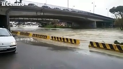 Pescara, chiuse le golene per il fiume esondato