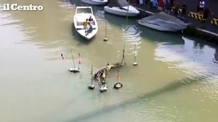 Pescara, barca affonda nel porto canale