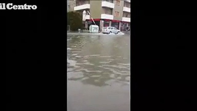 Pescara, via Pepe allagata dalla pioggia