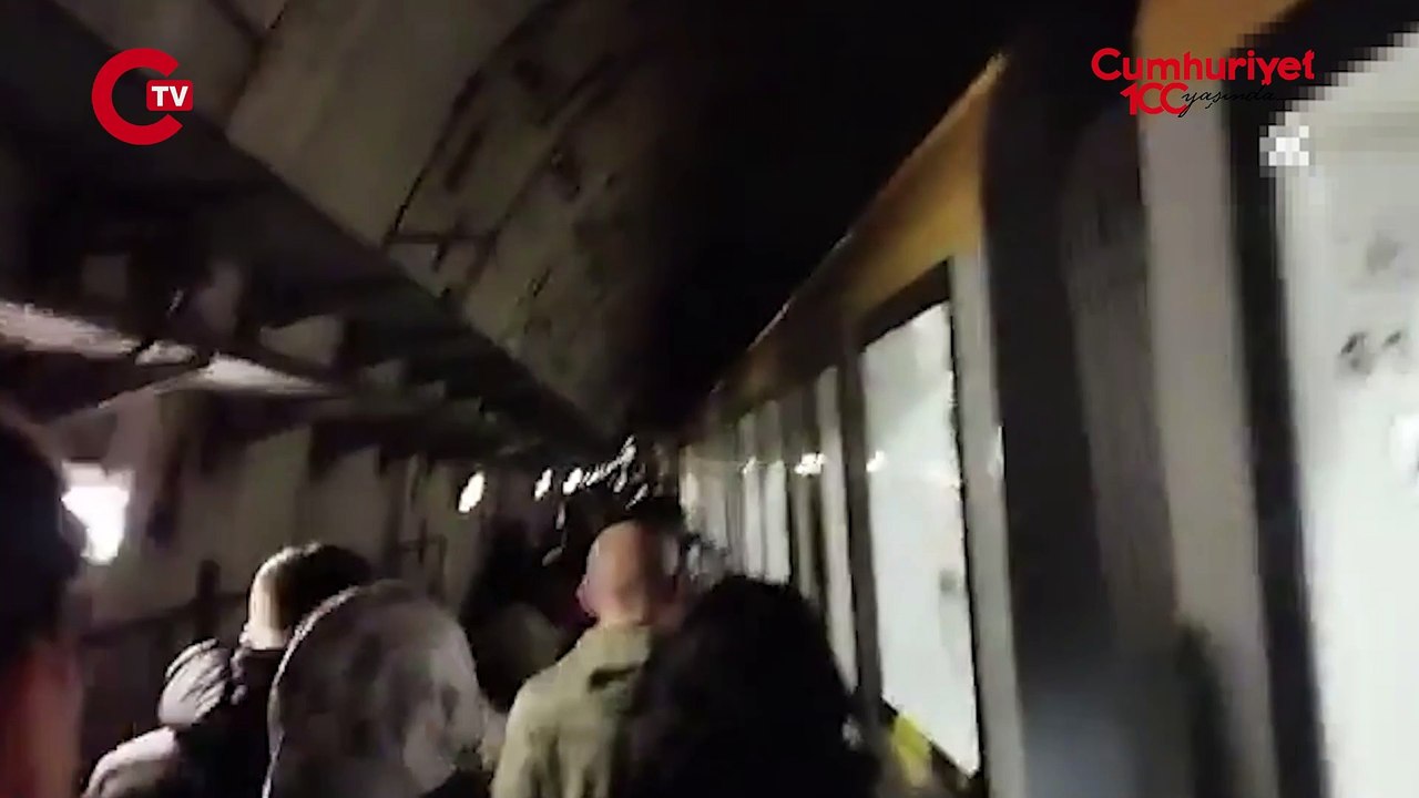 İstanbul'da sürücüsüz Üsküdar-Samandıra metrosu durakları pas geçti, yolcular panik yaşadı!