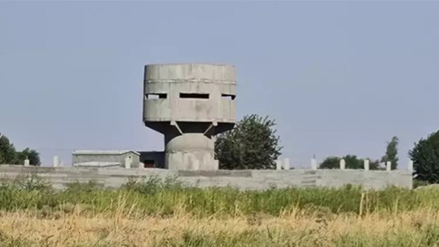 Terör örgütü PKK/YPG Fırat Nehri’nin doğusunda gözetleme kuleleri inşa ediyor