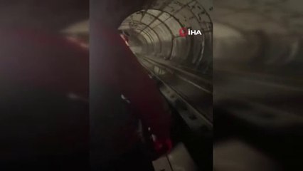 İstanbul'da sürücüsüz metro paniği: Yolcular raylara indi
