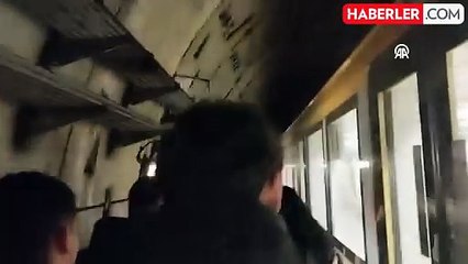 İstanbul'da sürücüsüz metro 5 durağı pas geçti, yolcular panikledi