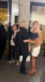 GALA VIDÉO - Brigitte Macron au vernissage de sa fille Laurence Auzière