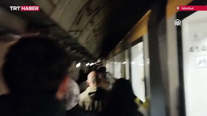 İstanbul'da 5 durağı pas geçen sürücüsüz metro paniğe neden oldu