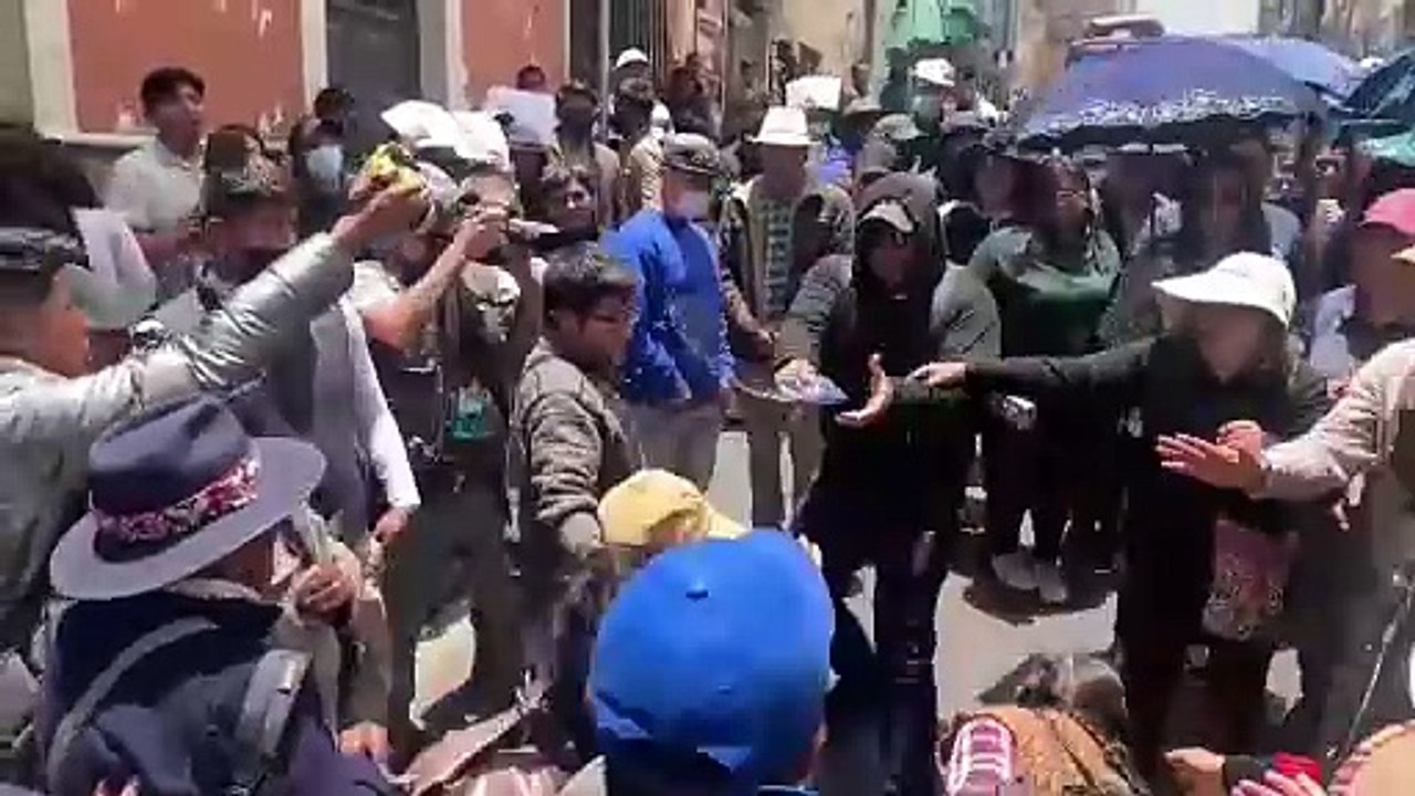 Detenien en Bolivia a dos dirigentes cercanos a Evo Morales mientras dos más siguen prófugos