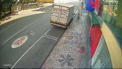 Motorista bêbado causa acidente em Curitiba