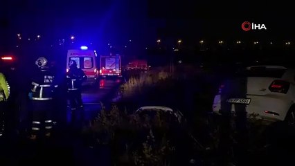 Seyir halindeki araca tren çarptı!