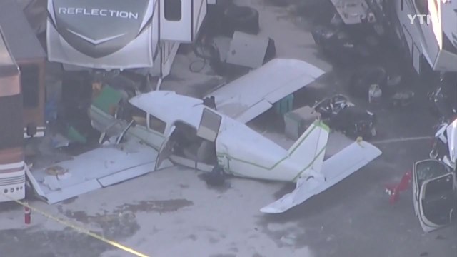 미국 캘리포니아 레이싱 경기장 인근에 경비행기 추락...3명 부상 / YTN