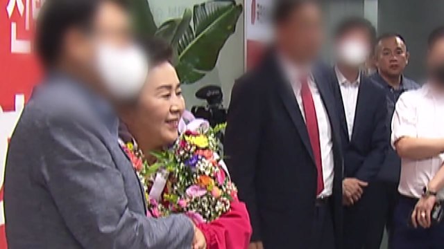 명태균·김영선, 구속 뒤 첫 소환...'공천 개입' 수사 확대 주목 / YTN