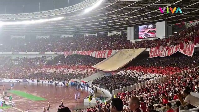 MERINDING! Supporter Timnas Bentangkan Koreografi Ciamik