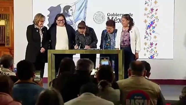 Claudia Sheinbaum firma decreto de igualdad en 'La Mañanera': Las mujeres estamos en la Constitución