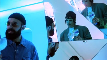 Bombay Sapphire, nuova collaborazione con Coma Cose