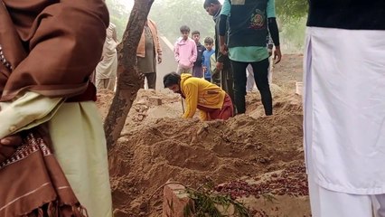 Murda Qabar me Dafnana