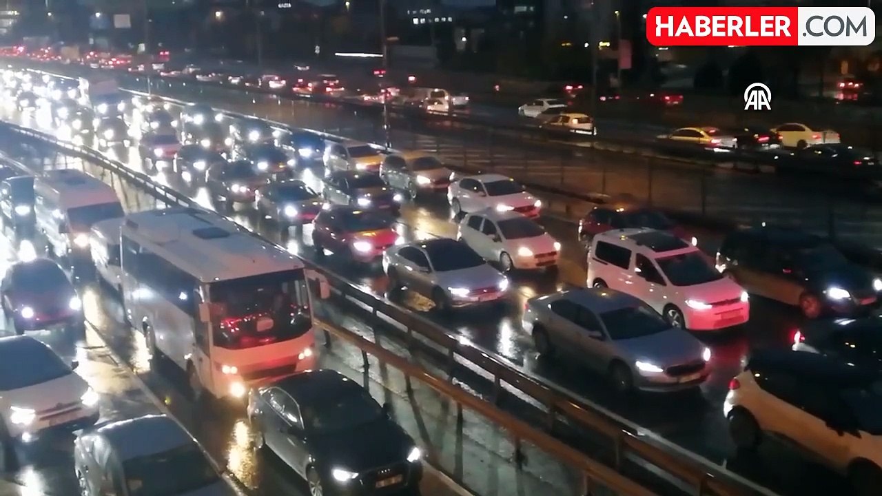 İstanbul haftanın son mesai gününde kıpkırmızı
