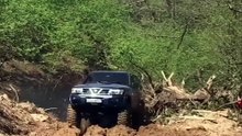 Jalur Lumpur offroad 4x4 Land Cruiser