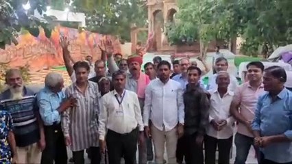 बालाजी को चढ़ा भोग, किया भजन